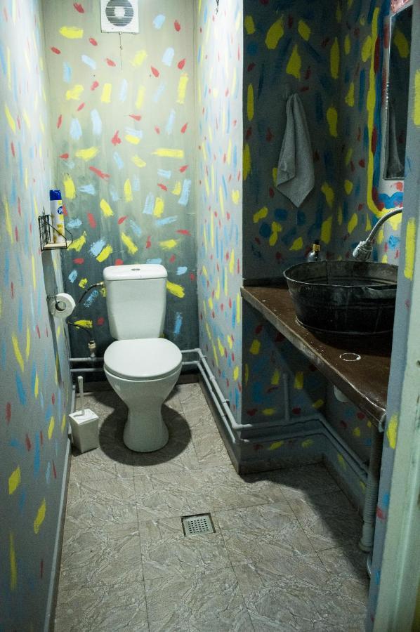 Your Room Hostel Tbilisi Buitenkant foto