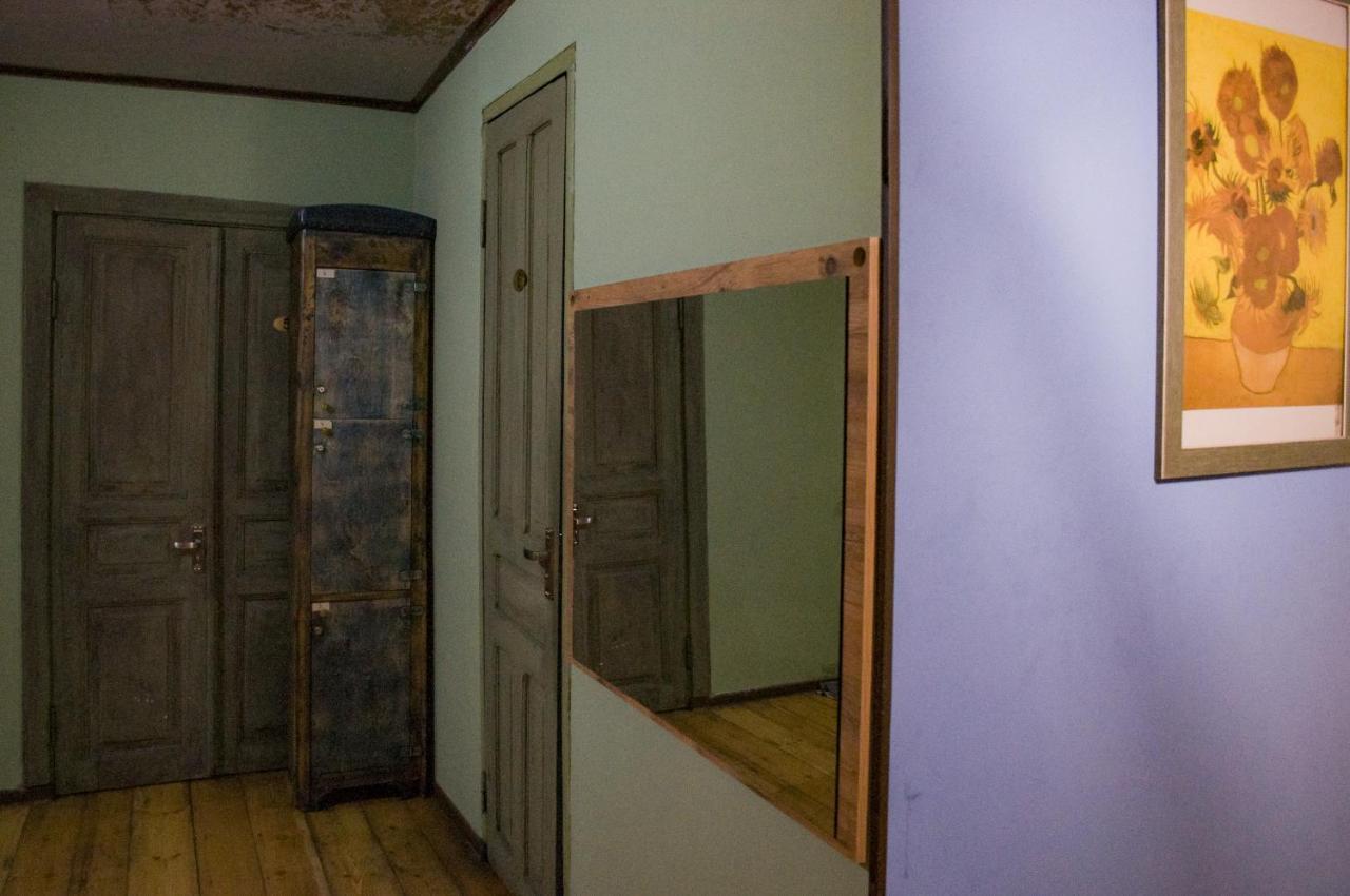 Your Room Hostel Tbilisi Buitenkant foto
